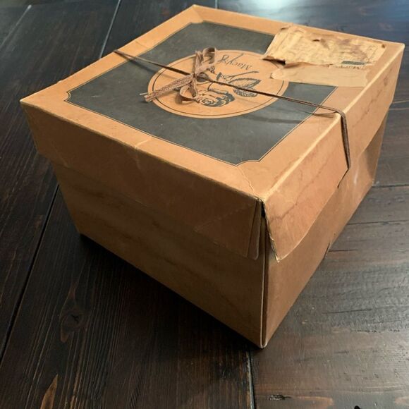 Vintage hat box from Macy’s - Picture 3 of 8